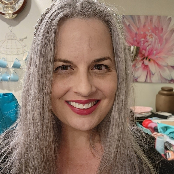 Meet your Posher, Melanie (Violet). - Picture 9 of 16